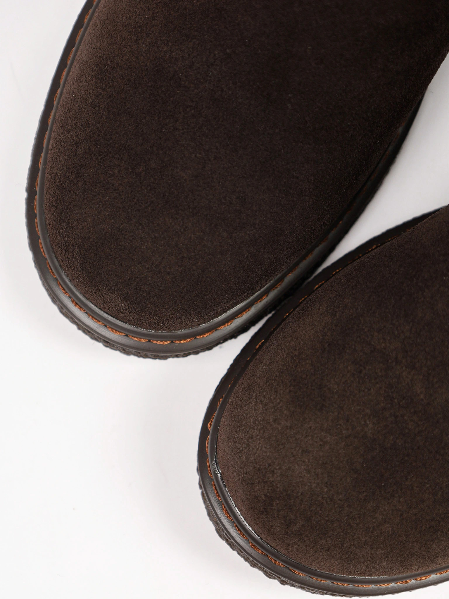 Сапоги коричневого цвета из натуральной замши на низком каблуке